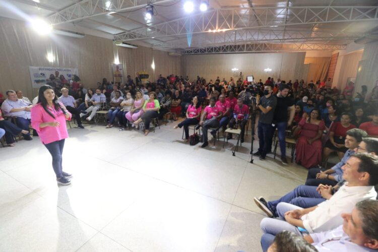 Rose visita cinco cidades da região Leste de MS e fala sobre planos para o Estado