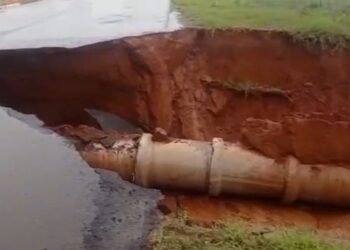 Governo de MS envia equipe para restaurar bueiro destruído pela chuva na MS-180
