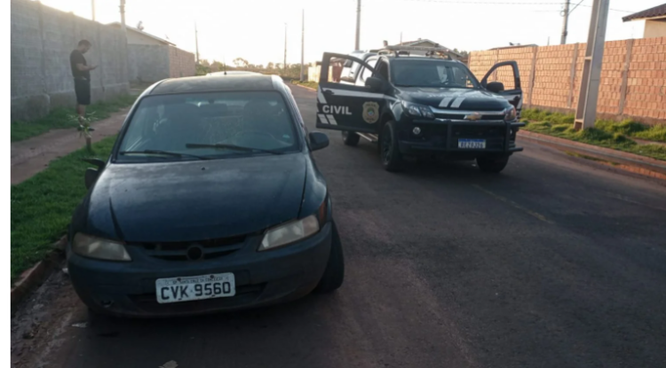 Homem furta carro da esposa que fugiu de casa para não ser morta, provoca acidente e é preso