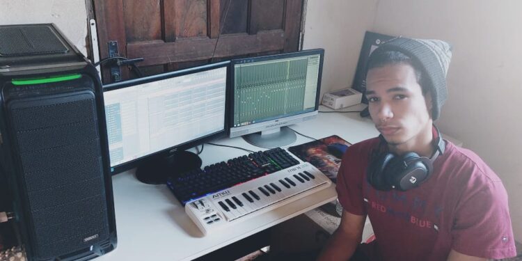Produtor de Trap e Funk da Capital se destaca em plataformas digitais e pela humildade