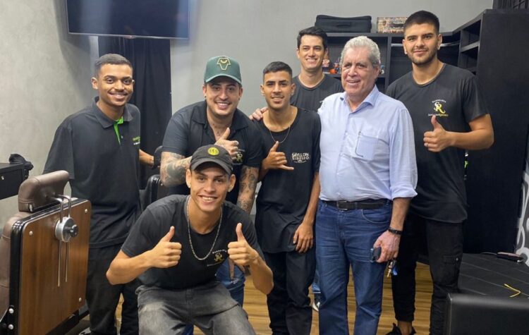 Pré-candidato André Puccinelli realiza live para falar com jovens de MS