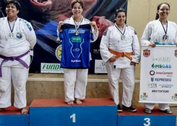 Representando associação patrocinada pela Unimed CG, judoca sobe ao pódio durante VII Copa Judô Futuro