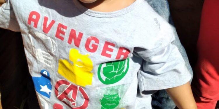 Crianças de 2 comunidades da Capital e de Ribas sorriram ao ganhar chocolates da Páscoa Sonhadores