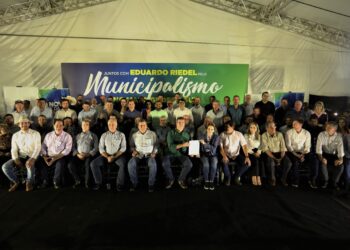 Em MS, 71 prefeitos assinam carta em ato de apoio à pré-candidatura de Eduardo Riedel