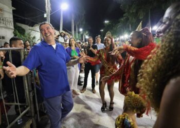 No Carnaval de Corumbá, Riedel é recebido por multidão e destaca parceria em prol do Pantanal