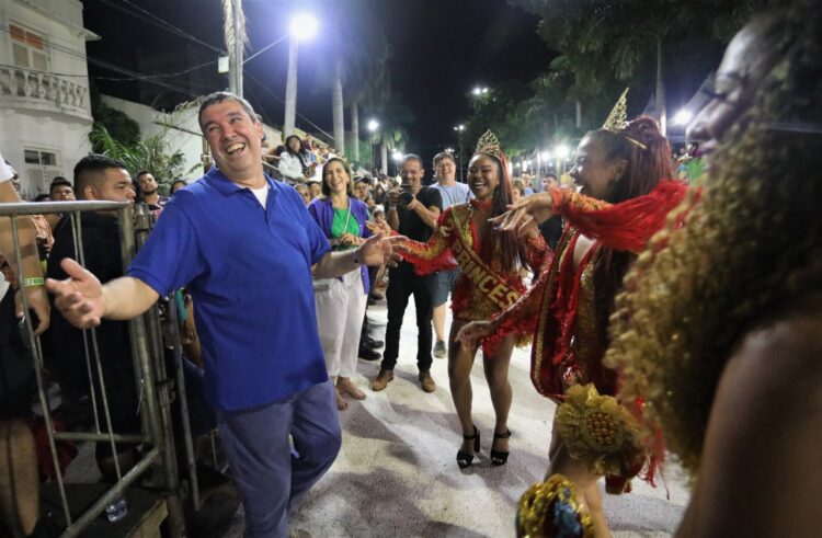 No Carnaval de Corumbá, Riedel é recebido por multidão e destaca parceria em prol do Pantanal