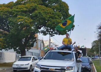 Carreata no dia 1º de Maio reúne até deputado em apoio a Bolsonaro na Capital