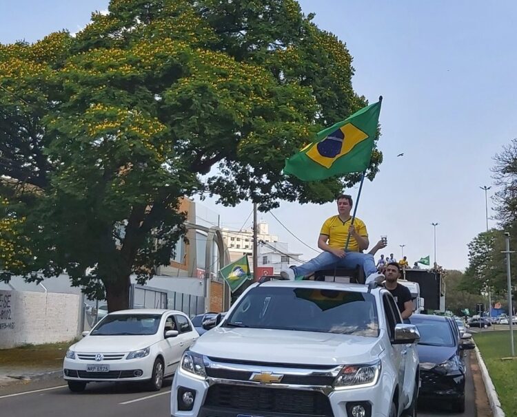 Carreata no dia 1º de Maio reúne até deputado em apoio a Bolsonaro na Capital