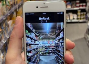 “Acabou os rostinhos bonitos”: Nova rede social proíbe filtros e fotos editadas