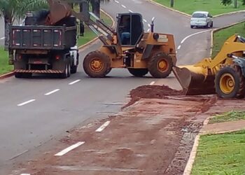 Chuvas: Prefeitura mobiliza  equipes para retirar bancos de areia em ruas pavimentadas
