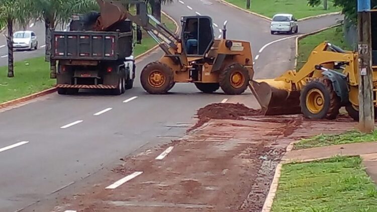 Chuvas: Prefeitura mobiliza  equipes para retirar bancos de areia em ruas pavimentadas