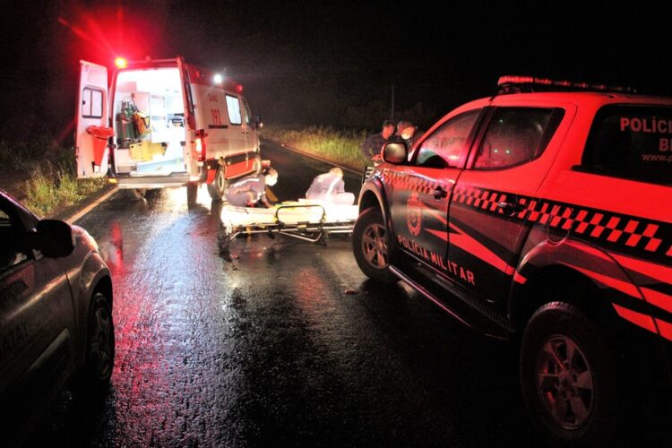 Após matar avó e cuidadora, jovem se joga em frente à carreta e morre em MS