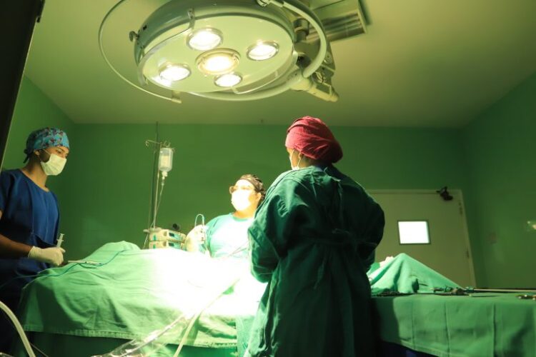 Crianças com deformidades tem vidas transformadas com cirurgias na Capital