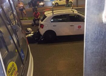 Vídeo: Colisão causa congestionamento de 1 hora e envolve 2 motos e carro na Zahran