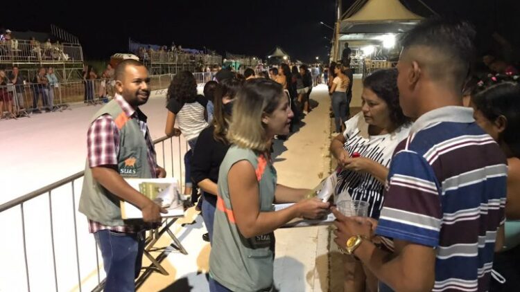 Prefeitura realiza ação contra o trabalho infantil durante desfile das escolas de samba