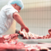 Amas fecha parceria com Senac para curso gratuito de corte e venda de carnes