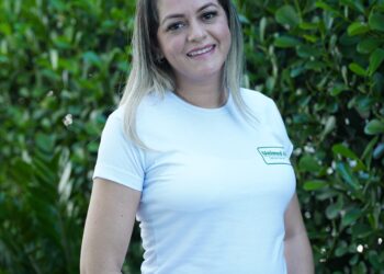 Após 8 anos de tentativas, enfermeira está grávida de gêmeos e têm motivos para comemorar Dia das Mães