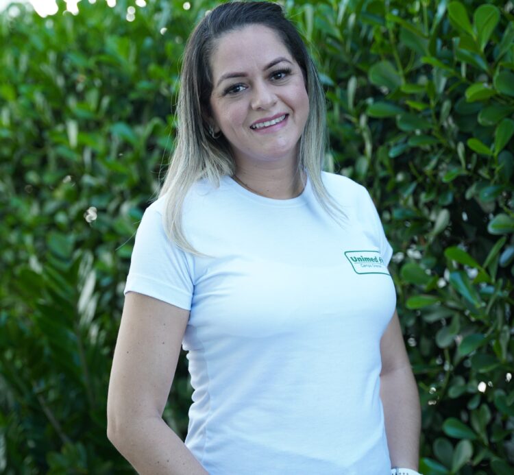 Após 8 anos de tentativas, enfermeira está grávida de gêmeos e têm motivos para comemorar Dia das Mães