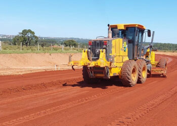 Avança pavimentação da MS-338 entre Camapuã e Ribas, com terraplanagem e regularização de subleito
