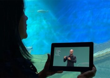 “Aqui eu me sinto incluída”, diz visitante surda sobre acessibilidade no Bioparque Pantanal