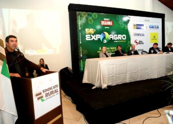 Eduardo Riedel recebe homenagem e título de Cidadão Douradense na Expoagro