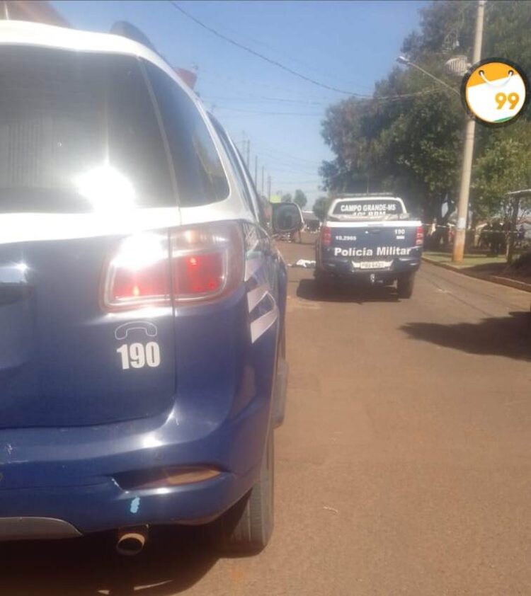 AGORA: Jovem de 22 anos é morto a tiros por dupla de moto no Bairro Aero Rancho