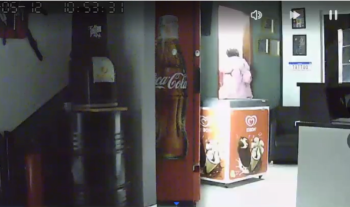 “Fênix” invade estúdio de tatuagem e furta celular Iphone e joias; não renasceu, foi presa