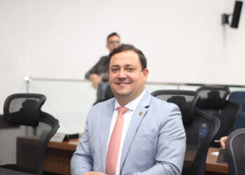 A pedido do deputado Marcio Fernandes, prefeitura arruma iluminação na Via Parque