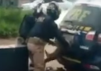 Vídeo: Homem morre ao ser trancado e atacado com gás em viatura da PRF no Sergipe