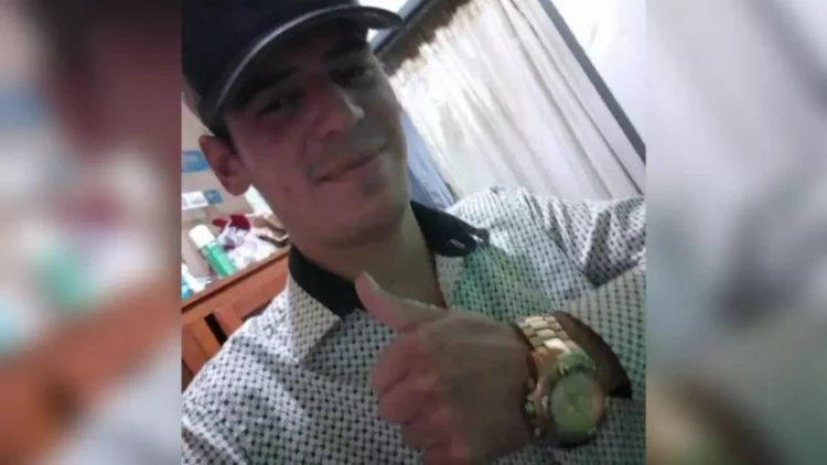 Jovem de 28 anos é encontrado morto com tiro na nunca dentro de VW Gol