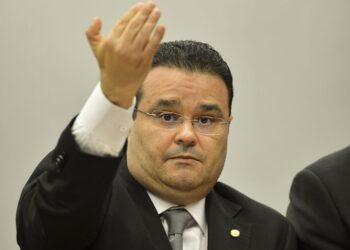 Fábio Trad faz discurso emocionado em homenagem a PM que teve perna amputada em confronto