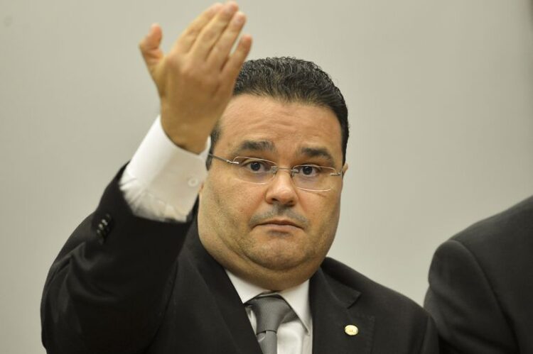 Fábio Trad faz discurso emocionado em homenagem a PM que teve perna amputada em confronto