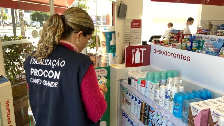 Procon Municipal fiscaliza divergência de preços em farmácia da Capital