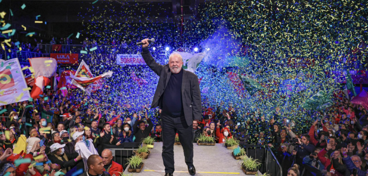 Plano de Lula prevê taxar grandes fortunas e criação de novo bolsa família