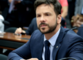 Mendigo que assaltou deputado diz que realizou fetiche sexual e comprou crack pra ele