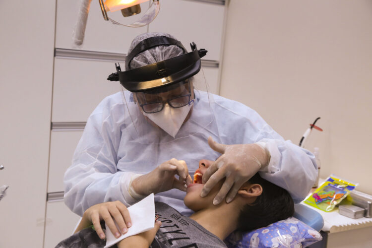 Cassems estrutura ampliação da rede odontológica e aquisição de unidade móvel de atendimento ao interior