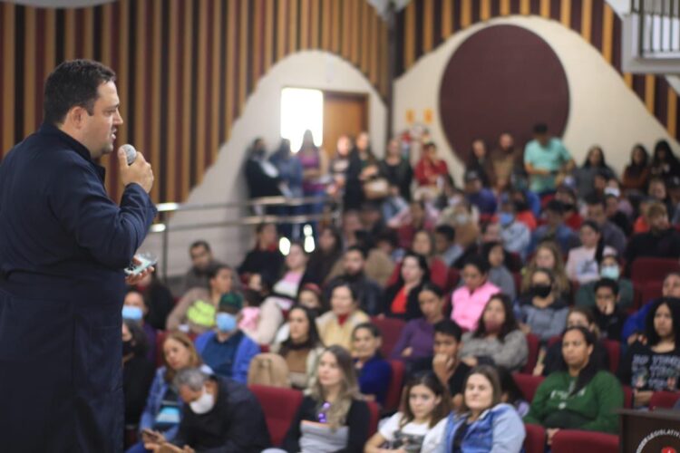 Em fim de semana, deputado Marcio Fernandes cadastra mais de 2,3 mil animais para castração