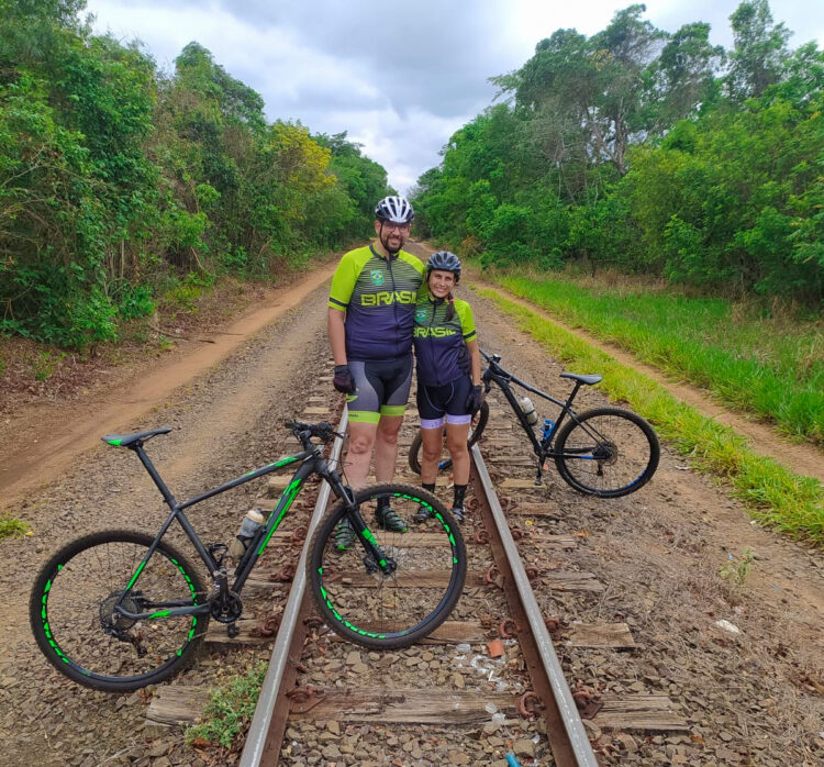 “Do recomeço ao pedal da superação”: No esporte, dor da prótese é esquecida por Charles