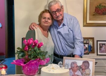 Homem de 82 anos sai de hospital e comemora Bodas de Diamante ao lado da amada