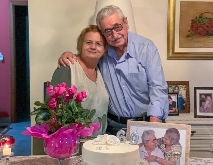 Homem de 82 anos sai de hospital e comemora Bodas de Diamante ao lado da amada