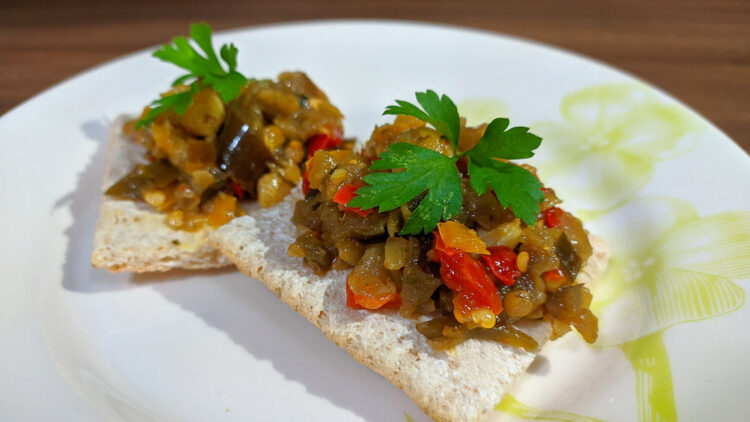 Mais uma receita saudável: “Antepasto de Berinjela”. Aprenda a fazer aqui no Capivara!