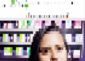 Morena de CG dá o golpe do Muai, promete casas da Agehab e curte com o boy na praia