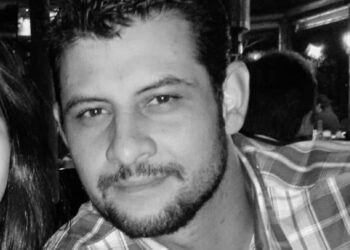 Motociclista colide com ônibus e morre na madrugada na Santa casa da Capital