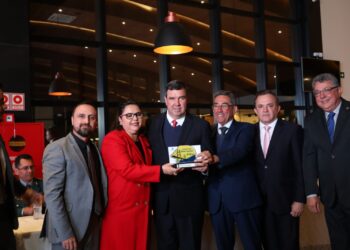 Nos 110 anos de Porto Murtinho, Riedel recebe homenagem pelo trabalho em prol da Rota Bioceânica