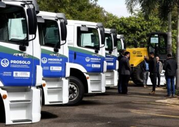 Governo entrega veículos e equipamentos agrícolas para 40 municípios do Estado