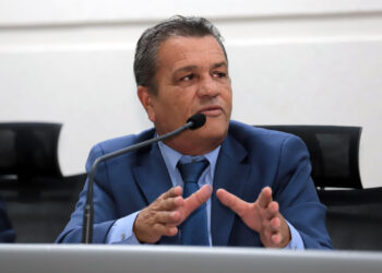 Delei Pinheiro diz que Prefeitura devia ter doado 50% de áreas a empresas e o resto para moradias populares