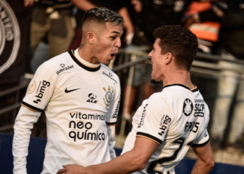 Corinthians vence Juventude e reassume liderança do Brasileirão