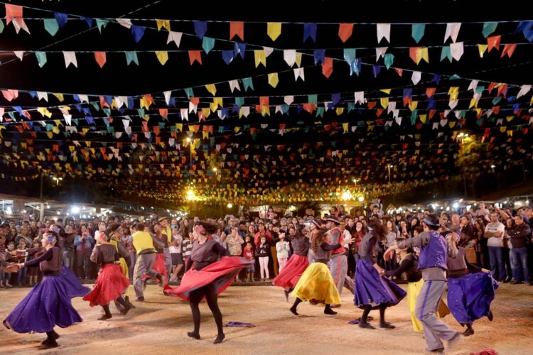 Parada Junina começa hoje e termina sábado no Centro da Capital com trio elétrico e quadrilhas