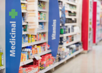 CFF e Conselhos Regionais se posicionam contra PLs que autorizam venda de medicamentos em mercados