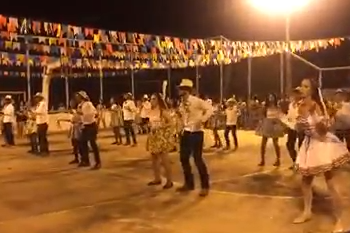 Vídeo: Alunos colocam dancinha do TikTok no meio da quadrilha e dividem opiniões de internautas